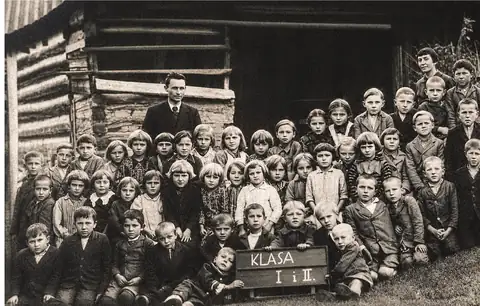 Mali Gruszowianie, w tyle po lewej Karol Wierzgoń, 1940